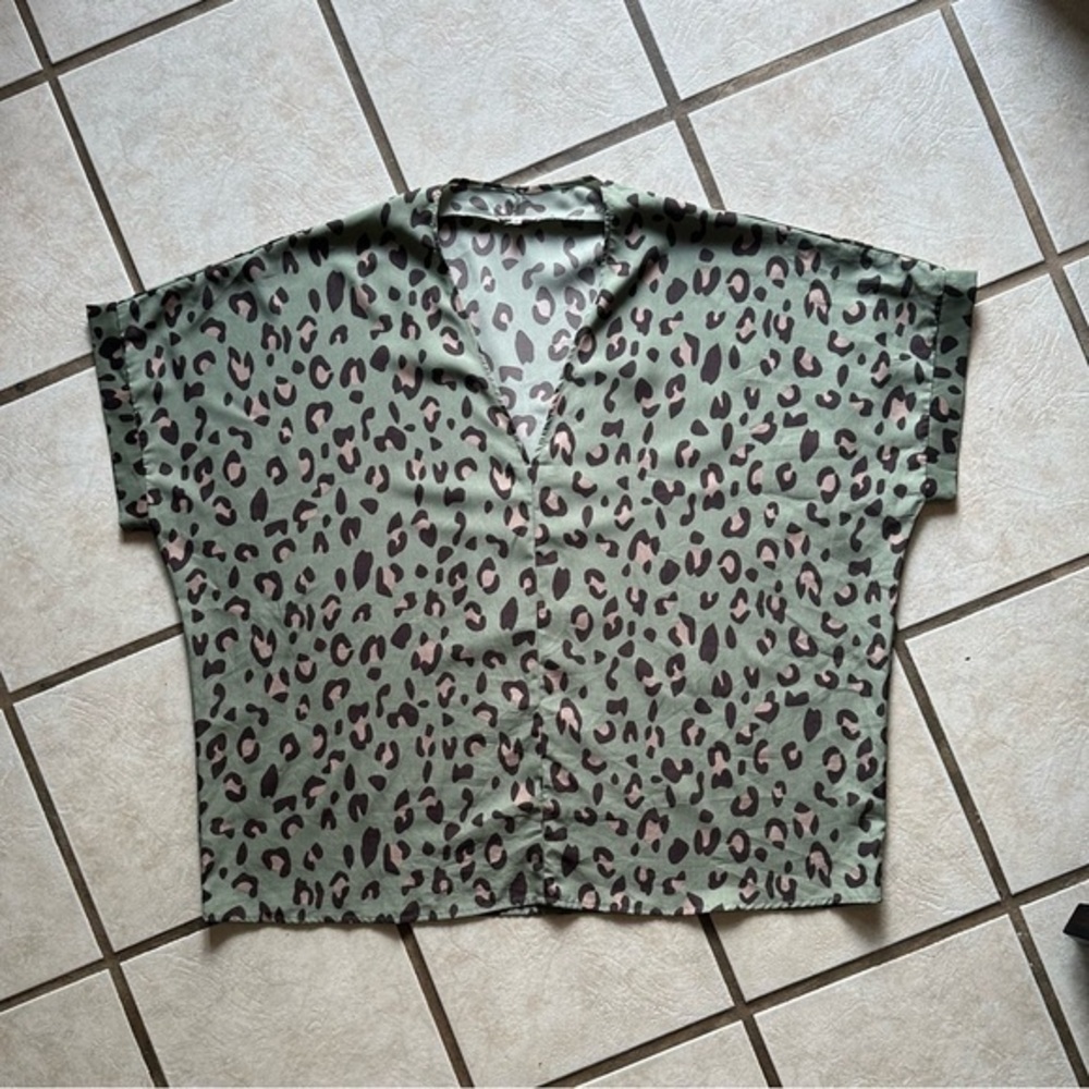 JODIFL Olive and Brown Animal Print Top size 3x EUC